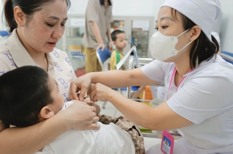 Kh&ocirc;ng để b&ugrave;ng dịch bệnh khi hợp nhất đơn vị y tế c&aacute;c cấp- Ảnh 1.