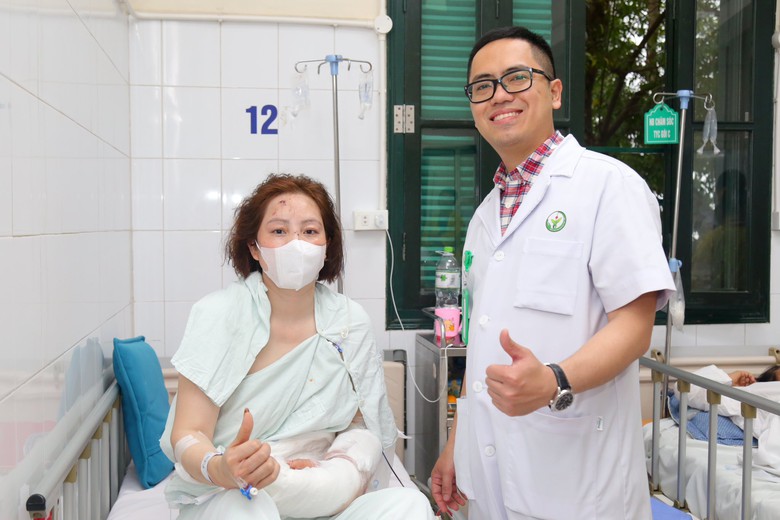 Sức khỏe 9 nạn nhân vụ lật xe khách ở Tam Đảo chuyển về BV Việt Đức hiện ra sao?- Ảnh 4. Sức khỏe 9 nạn nhân vụ lật xe khách ở Tam Đảo chuyển về BV Việt Đức hiện ra sao?- Ảnh 4.