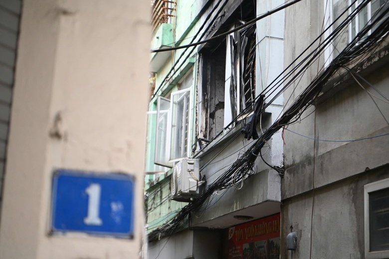 Vụ ch&aacute;y nh&agrave; 3 người chết ở H&agrave; Nội: &Aacute;m ảnh tiếng k&ecirc;u cứu sau khung sắt "chuồng cọp"- Ảnh 1.