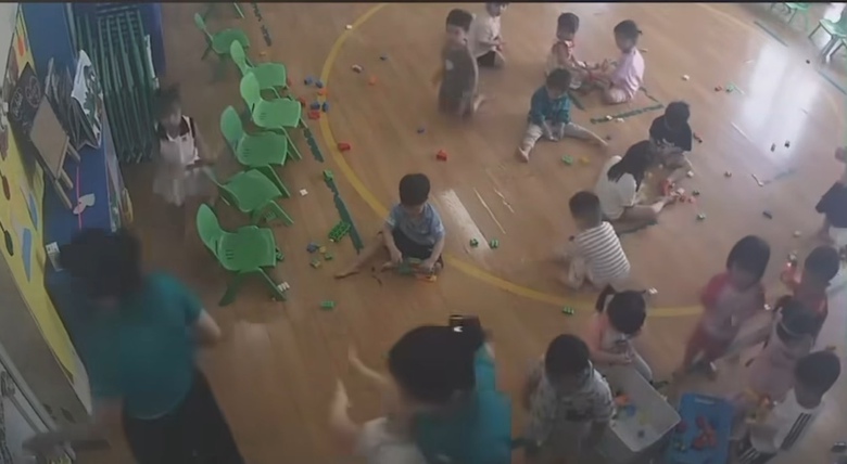 Ngăn ngừa bạo h&agrave;nh trẻ mầm non: Gi&aacute;o vi&ecirc;n cần s&agrave;ng lọc sức khỏe t&acirc;m thần- Ảnh 1.