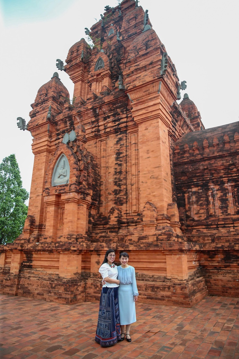 Hai phu nh&acirc;n Thủ tướng Việt Nam - Nhật Bản th&iacute;ch th&uacute; trải nghiệm văn h&oacute;a d&acirc;n tộc- Ảnh 14.