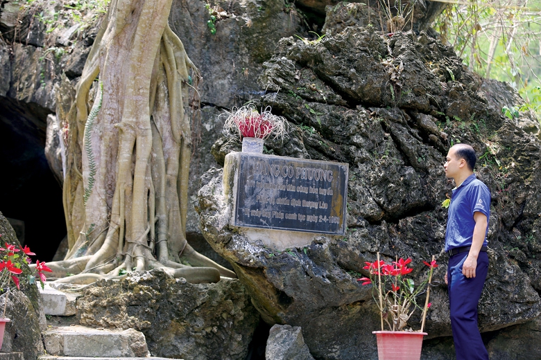 Tiếng gọi vọng vào hang, 11 đồng đội không ai trả lời- Ảnh 1. Tiếng gọi vọng vào hang, 11 đồng đội không ai trả lời- Ảnh 1.