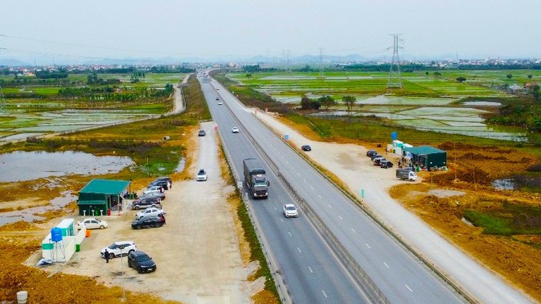 Trạm dừng nghỉ cao tốc chưa có cây xăng, lái xe tiếp nhiên liệu ở đâu?- Ảnh 1. Trạm dừng nghỉ cao tốc chưa có cây xăng, lái xe tiếp nhiên liệu ở đâu?- Ảnh 1.