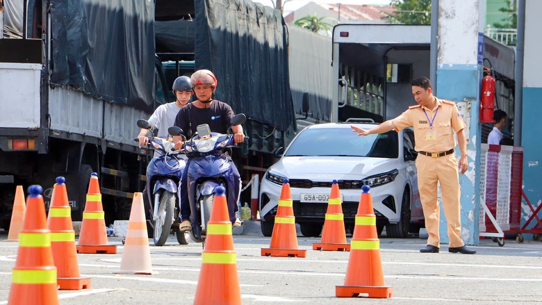 CSGT Cần Thơ lần đầu tổ chức thi s&aacute;t hạch l&aacute;i xe, 800 th&iacute; sinh tham gia- Ảnh 4.