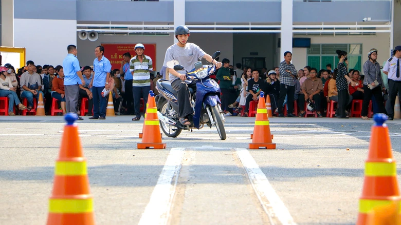 CSGT Cần Thơ lần đầu tổ chức thi s&aacute;t hạch l&aacute;i xe, 800 th&iacute; sinh tham gia- Ảnh 6.