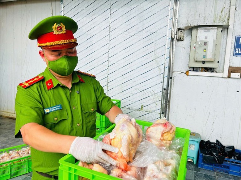 Chặn hơn 10 tấn nội tạng tr&acirc;u, b&ograve; bốc m&ugrave;i chuẩn bị ti&ecirc;u thụ dịp nghỉ lễ- Ảnh 3.