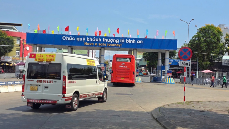 Đ&agrave; Nẵng: Bến xe nườm nượp kh&aacute;ch, nhiều nh&agrave; xe kh&ocirc;ng tăng gi&aacute; v&eacute; dịp lễ- Ảnh 2.