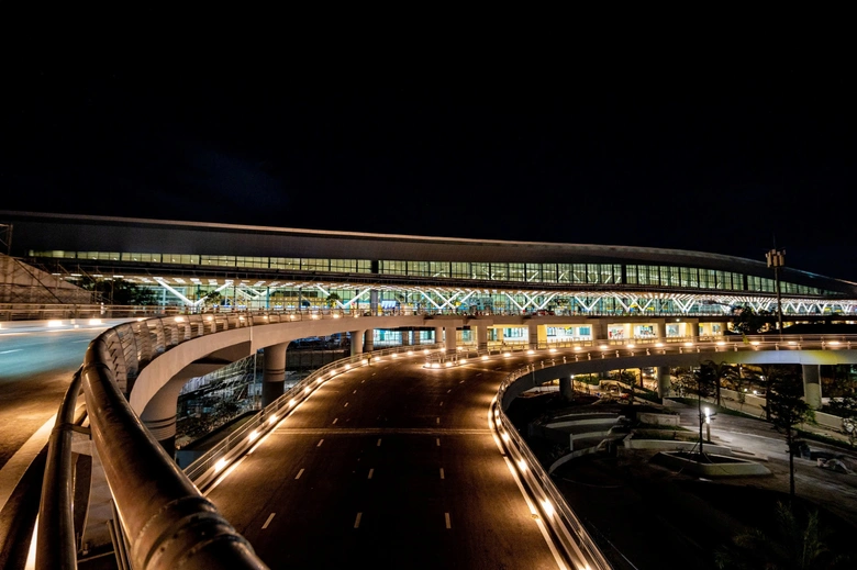 Từ đại lộ đến metro: Dấu ấn hạ tầng giao thông TP.HCM sau 50 năm thống nhất- Ảnh 2. Từ đại lộ đến metro: Dấu ấn hạ tầng giao thông TP.HCM sau 50 năm thống nhất- Ảnh 2.