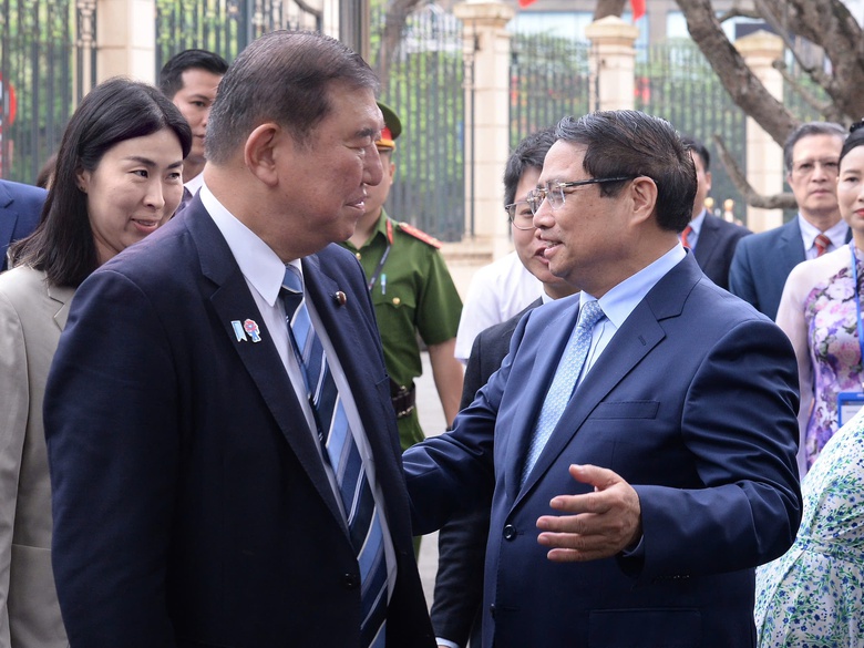 Hai Thủ tướng Việt Nam - Nhật Bản thưởng thức cafe, thăm Bảo t&agrave;ng Lịch sử Quốc gia- Ảnh 1.