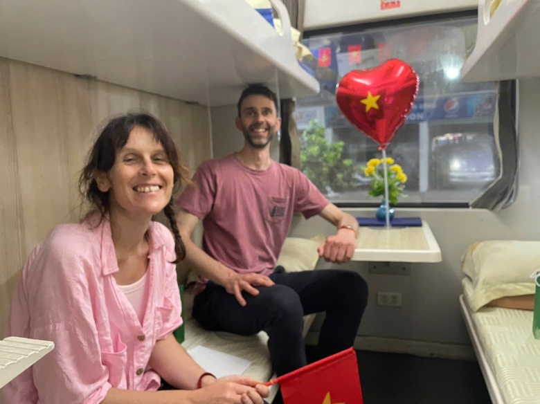 Khởi h&agrave;nh chuyến t&agrave;u đặc biệt ch&agrave;o mừng ng&agrave;y đất nước ho&agrave;n to&agrave;n giải ph&oacute;ng- Ảnh 7.