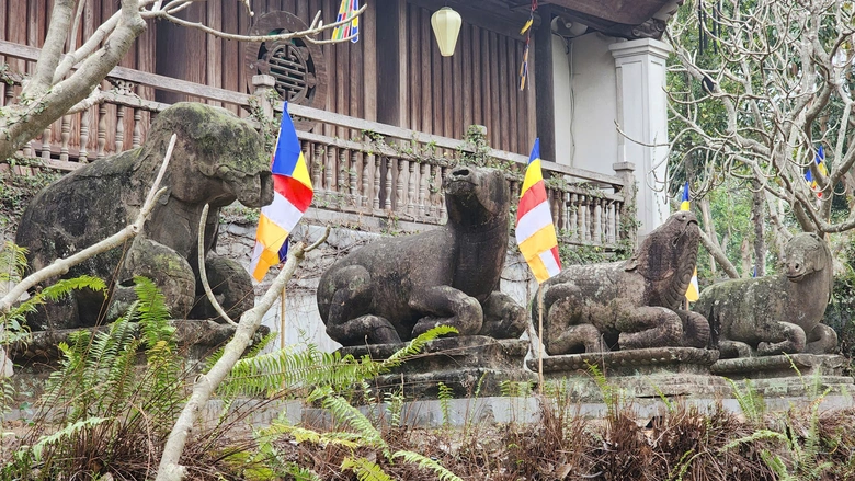 Chi&ecirc;m ngưỡng hai bảo vật quốc gia trong ng&ocirc;i ch&ugrave;a ngh&igrave;n năm ở Bắc Ninh- Ảnh 19.