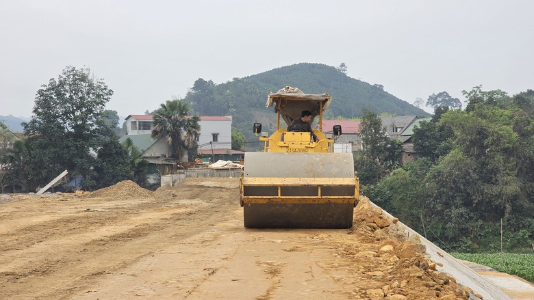Xuyên lễ thi công tuyến đường 546 tỷ đồng nối cao tốc Nội Bài - Lào Cai- Ảnh 11. Xuyên lễ thi công tuyến đường 546 tỷ đồng nối cao tốc Nội Bài - Lào Cai- Ảnh 11.
