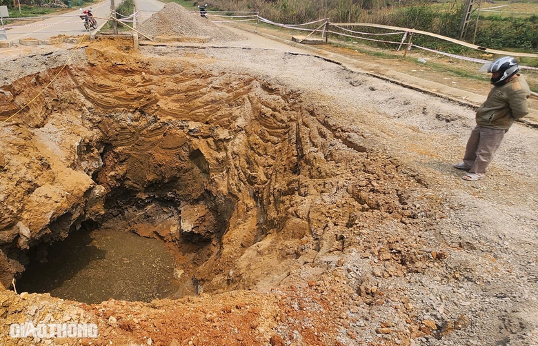Xuất hiện nhiều điểm lún, hố "tử thần" ở Bắc Kạn- Ảnh 2. Xuất hiện nhiều điểm lún, hố "tử thần" ở Bắc Kạn- Ảnh 2.