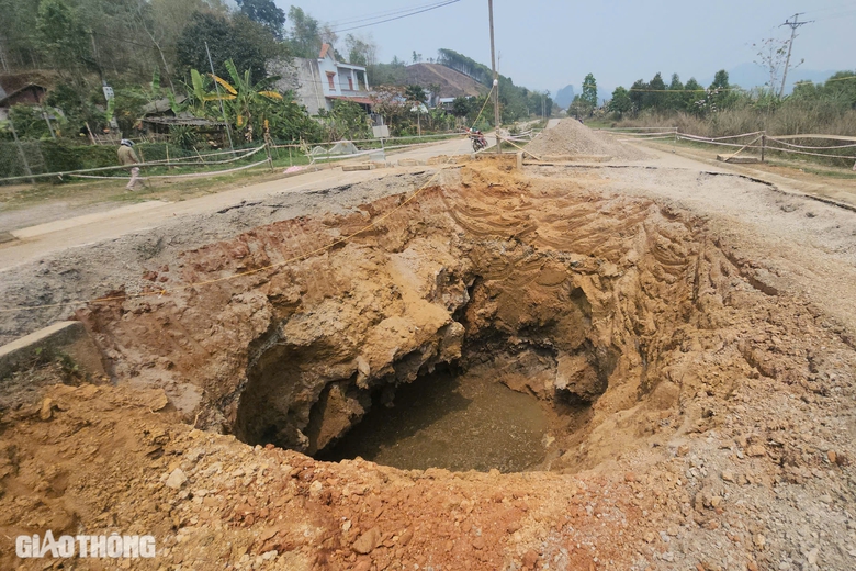 Xuất hiện nhiều điểm lún, hố "tử thần" ở Bắc Kạn- Ảnh 15. Xuất hiện nhiều điểm lún, hố "tử thần" ở Bắc Kạn- Ảnh 15.