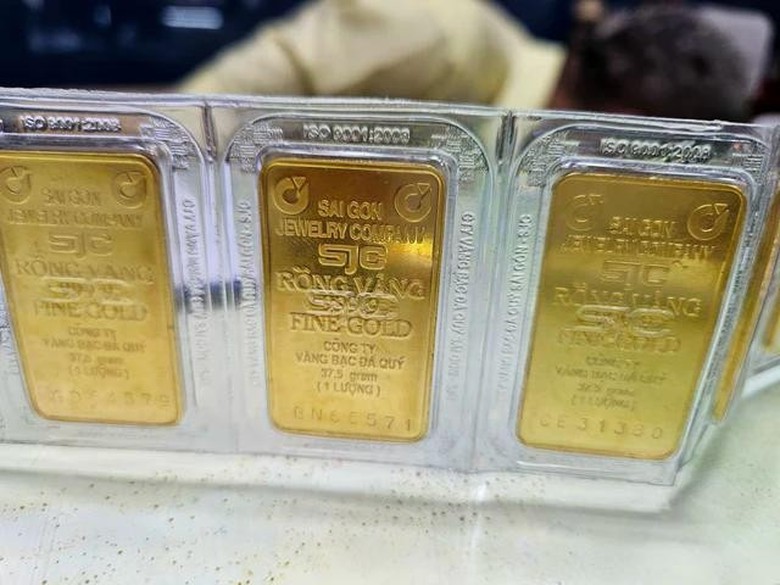 Gi&aacute; v&agrave;ng trong nước quay đầu tăng mạnh, v&agrave;ng thế giới đạt đỉnh kỷ lục- Ảnh 1.