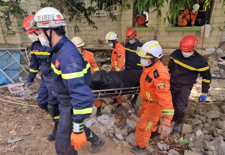 Động đất Myanmar: Đo&agrave;n Việt Nam giải cứu 1 người c&ograve;n sống, t&igrave;m thấy 17 thi thể- Ảnh 1.