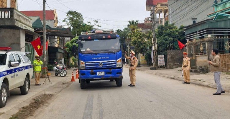 Sau giải thể công an huyện, CSGT Lạng Sơn duy trì tuần tra, khép kín địa bàn- Ảnh 2. Sau giải thể công an huyện, CSGT Lạng Sơn duy trì tuần tra, khép kín địa bàn- Ảnh 2.