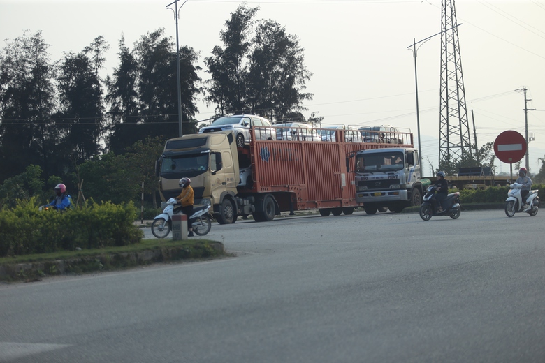 Cảnh báo tình trạng công nhân khu công nghiệp đi ngược chiều tràn lan trên QL7C- Ảnh 3. Cảnh báo tình trạng công nhân khu công nghiệp đi ngược chiều tràn lan trên QL7C- Ảnh 3.