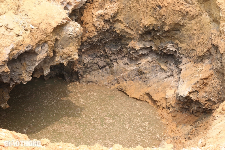 Xuất hiện nhiều điểm lún, hố "tử thần" ở Bắc Kạn- Ảnh 3. Xuất hiện nhiều điểm lún, hố "tử thần" ở Bắc Kạn- Ảnh 3.