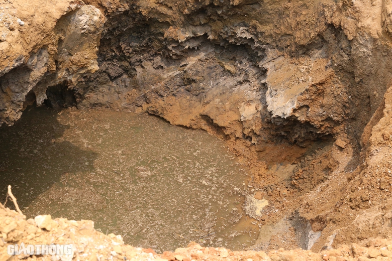 Xuất hiện nhiều điểm lún, hố "tử thần" ở Bắc Kạn- Ảnh 4. Xuất hiện nhiều điểm lún, hố "tử thần" ở Bắc Kạn- Ảnh 4.