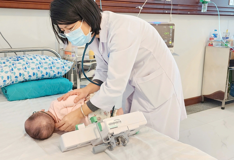 Bệnh sởi, h&ocirc; hấp tấn c&ocirc;ng trẻ nhỏ- Ảnh 1.