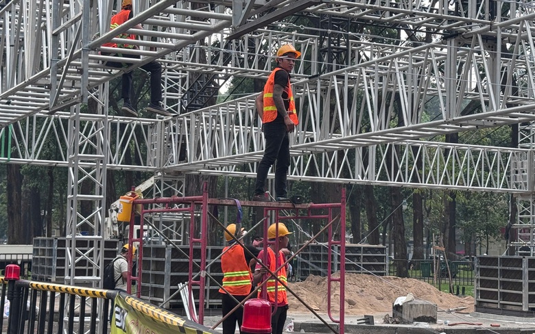 TP.HCM lắp 20 m&agrave;n h&igrave;nh led phục vụ người d&acirc;n xem lễ kỷ niệm 30/4