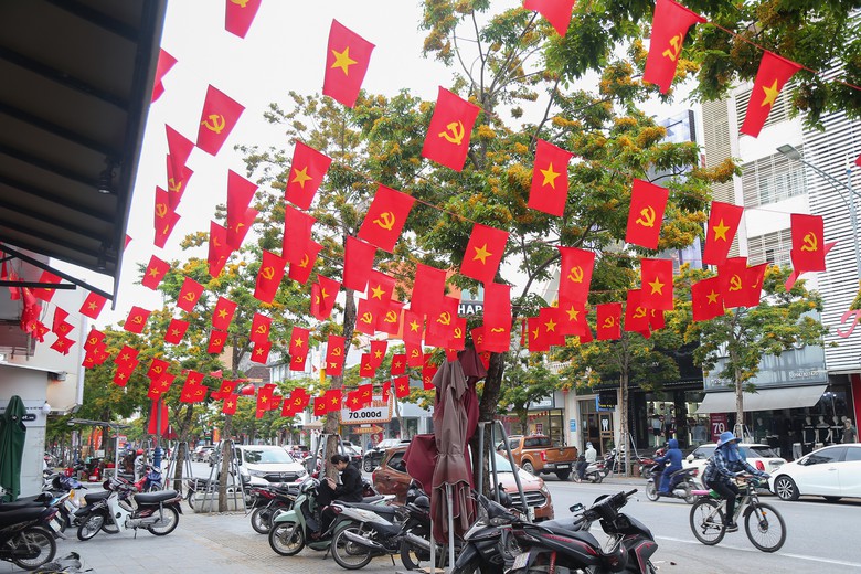 Những con phố v&agrave;ng rực hoa gi&aacute;ng hương ở th&agrave;nh Vinh- Ảnh 7.