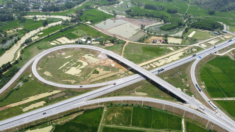 7 n&uacute;t giao cao tốc ở Thanh Ho&aacute; gi&uacute;p người d&acirc;n thuận tiện đến nhiều điểm du lịch nổi tiếng- Ảnh 1.