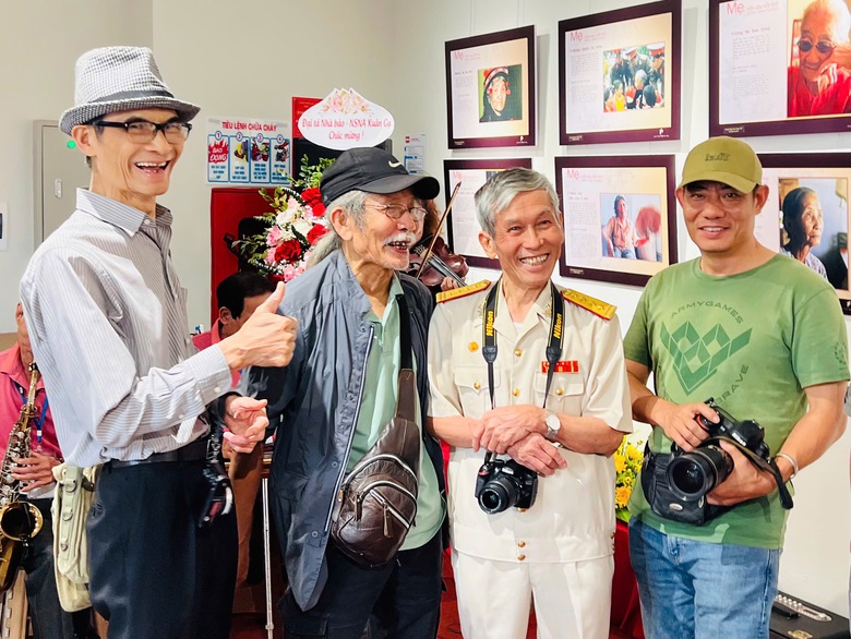 Hành trình đến Đại thắng mùa Xuân qua lăng kính triển lãm giữa Thủ đô- Ảnh 13. Hành trình đến Đại thắng mùa Xuân qua lăng kính triển lãm giữa Thủ đô- Ảnh 13.