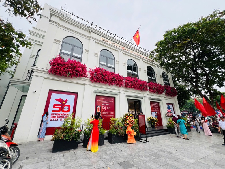 Hành trình đến Đại thắng mùa Xuân qua lăng kính triển lãm giữa Thủ đô- Ảnh 1. Hành trình đến Đại thắng mùa Xuân qua lăng kính triển lãm giữa Thủ đô- Ảnh 1.