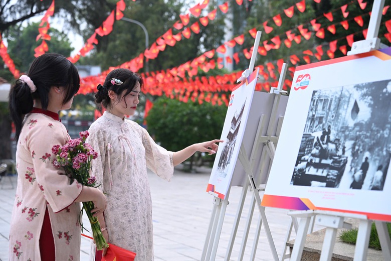 Hành trình đến Đại thắng mùa Xuân qua lăng kính triển lãm giữa Thủ đô- Ảnh 9. Hành trình đến Đại thắng mùa Xuân qua lăng kính triển lãm giữa Thủ đô- Ảnh 9.