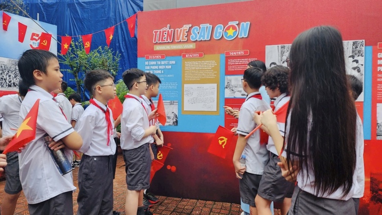 Hành trình đến Đại thắng mùa Xuân qua lăng kính triển lãm giữa Thủ đô- Ảnh 7. Hành trình đến Đại thắng mùa Xuân qua lăng kính triển lãm giữa Thủ đô- Ảnh 7.