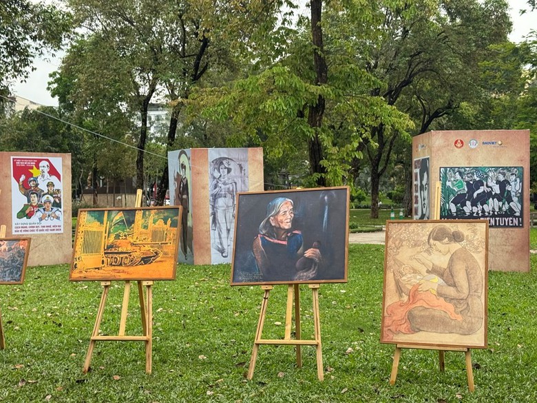 Hành trình đến Đại thắng mùa Xuân qua lăng kính triển lãm giữa Thủ đô- Ảnh 8. Hành trình đến Đại thắng mùa Xuân qua lăng kính triển lãm giữa Thủ đô- Ảnh 8.