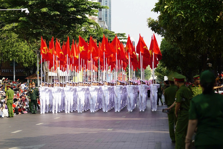 Những h&igrave;nh ảnh ấn tượng tại Lễ kỷ niệm 50 năm Giải ph&oacute;ng miền Nam, thống nhất đất nước- Ảnh 20.