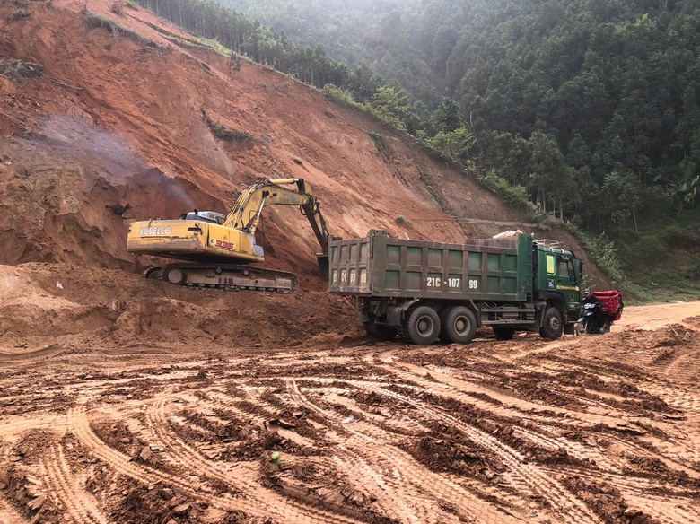 Xuyên lễ thi công tuyến đường 546 tỷ đồng nối cao tốc Nội Bài - Lào Cai- Ảnh 6. Xuyên lễ thi công tuyến đường 546 tỷ đồng nối cao tốc Nội Bài - Lào Cai- Ảnh 6.