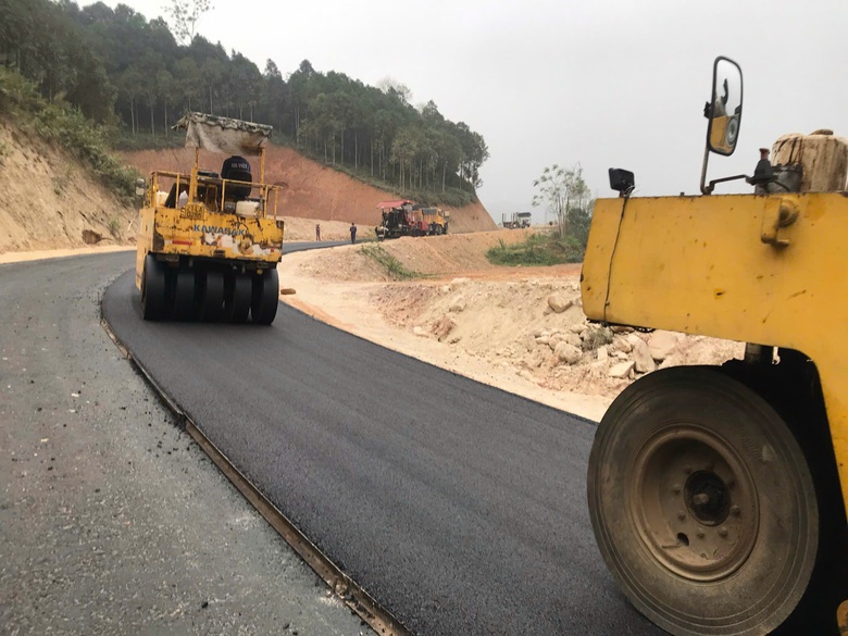 Xuyên lễ thi công tuyến đường 546 tỷ đồng nối cao tốc Nội Bài - Lào Cai- Ảnh 18. Xuyên lễ thi công tuyến đường 546 tỷ đồng nối cao tốc Nội Bài - Lào Cai- Ảnh 18.