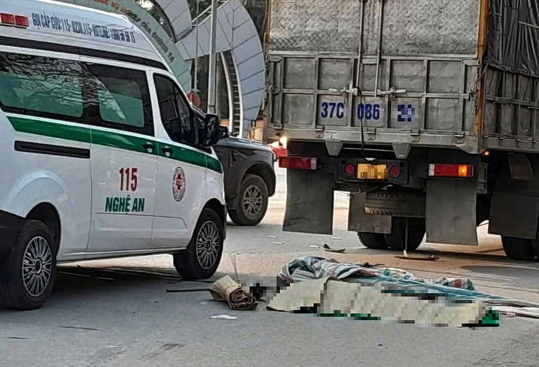 Hiện trường vụ tai nạn khiến người phụ nữ tử vong. Hiện trường vụ tai nạn khiến người phụ nữ tử vong.