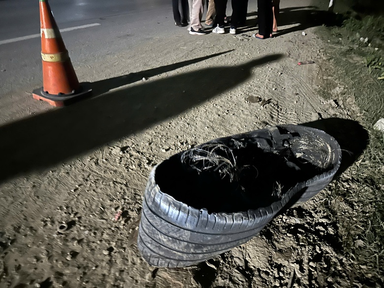 G&acirc;y 4 vụ tai nạn l&agrave;m 2 người thương vong, t&agrave;i xế cố bỏ chạy khi lốp xe đ&atilde; văng- Ảnh 4.