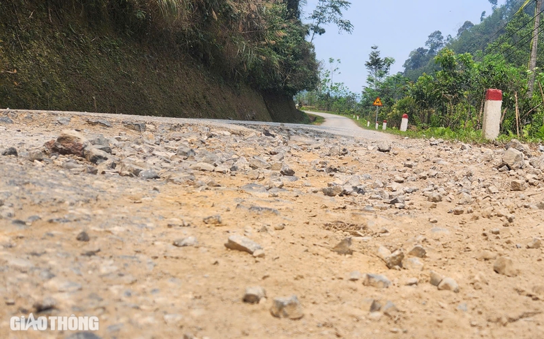 Bắc Kạn: Đường tỉnh xuống cấp, sửa chữa chắp vá vì thiếu kinh phí- Ảnh 2. Bắc Kạn: Đường tỉnh xuống cấp, sửa chữa chắp vá vì thiếu kinh phí- Ảnh 2.