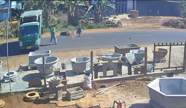 Xe tải va chạm xe m&aacute;y, người phụ nữ tử vong- Ảnh 1.