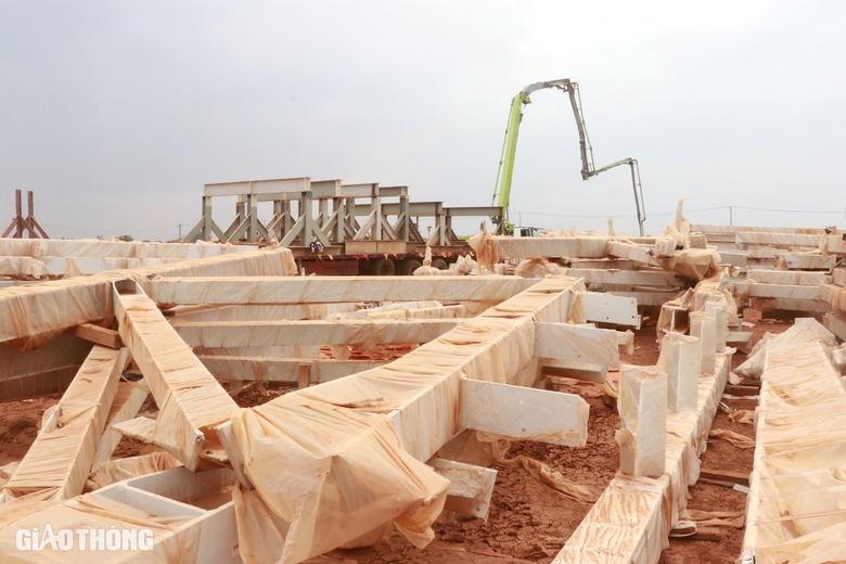 N&acirc;ng th&agrave;nh c&ocirc;ng v&ograve;m th&eacute;p m&aacute;i trung t&acirc;m s&acirc;n bay Long Th&agrave;nh nặng 5.300 tấn- Ảnh 7.