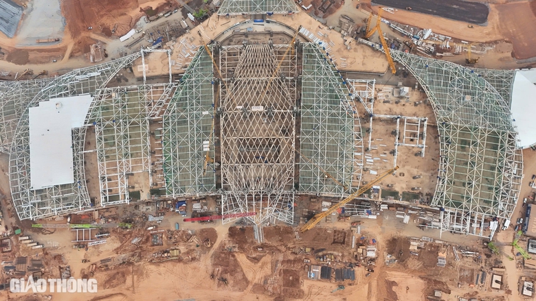 N&acirc;ng th&agrave;nh c&ocirc;ng v&ograve;m th&eacute;p m&aacute;i trung t&acirc;m s&acirc;n bay Long Th&agrave;nh nặng 5.300 tấn- Ảnh 5.