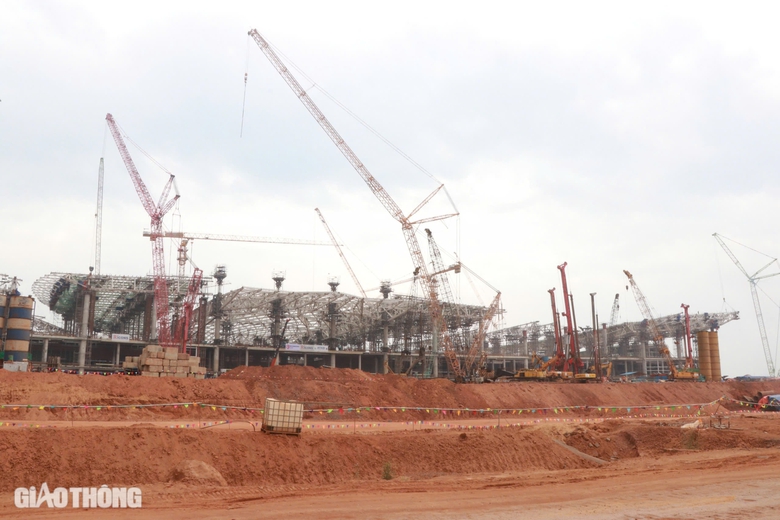 N&acirc;ng th&agrave;nh c&ocirc;ng v&ograve;m th&eacute;p m&aacute;i trung t&acirc;m s&acirc;n bay Long Th&agrave;nh nặng 5.300 tấn- Ảnh 3.