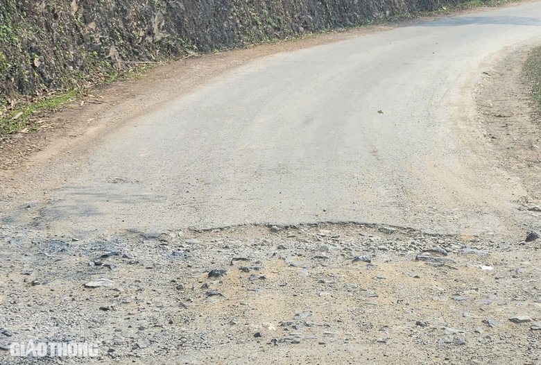 Bắc Kạn: Đường tỉnh xuống cấp, sửa chữa chắp vá vì thiếu kinh phí- Ảnh 9. Bắc Kạn: Đường tỉnh xuống cấp, sửa chữa chắp vá vì thiếu kinh phí- Ảnh 9.