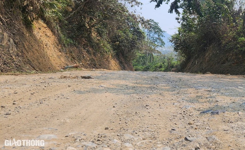 Bắc Kạn: Đường tỉnh xuống cấp, sửa chữa chắp vá vì thiếu kinh phí- Ảnh 8. Bắc Kạn: Đường tỉnh xuống cấp, sửa chữa chắp vá vì thiếu kinh phí- Ảnh 8.