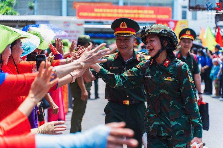 Những chuyến t&agrave;u đặc biệt chở qu&acirc;n nh&acirc;n đo&agrave;n diễu binh, diễu h&agrave;nh đến Đồng Nai- Ảnh 1.