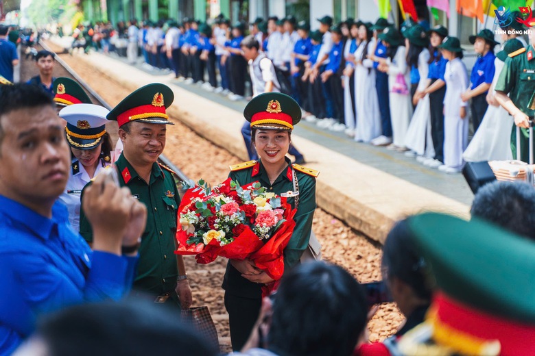 Những chuyến t&agrave;u đặc biệt chở qu&acirc;n nh&acirc;n đo&agrave;n diễu binh, diễu h&agrave;nh đến Đồng Nai- Ảnh 3.