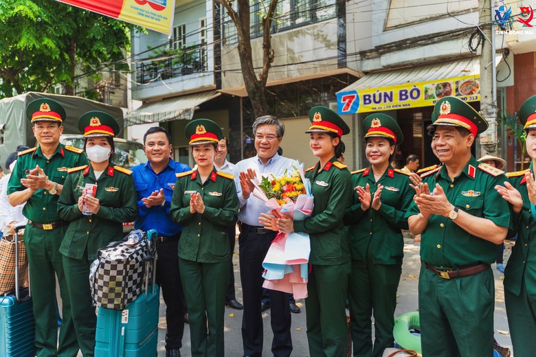 Những chuyến t&agrave;u đặc biệt chở qu&acirc;n nh&acirc;n đo&agrave;n diễu binh, diễu h&agrave;nh đến Đồng Nai- Ảnh 4.