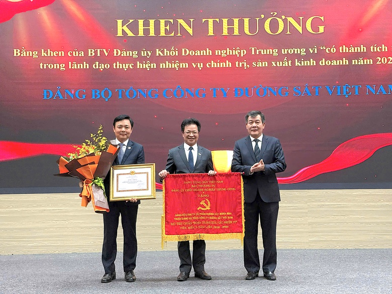 Đảng bộ đường sắt Việt Nam kỷ niệm 70 năm x&acirc;y dựng, ph&aacute;t triển- Ảnh 2.