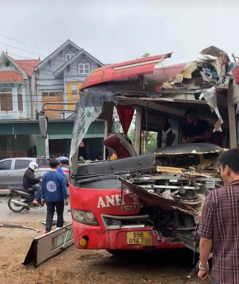 Nạn nh&acirc;n kể lại gi&acirc;y ph&uacute;t kinh ho&agrave;ng trong vụ tai nạn xe kh&aacute;ch tại Tuy&ecirc;n Quang- Ảnh 1.